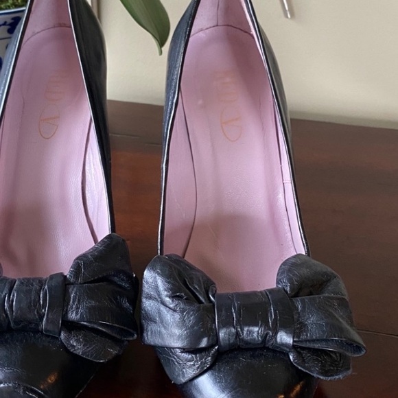 Authentic RED Valentino Black Bow Heels - Picture 1 of 7